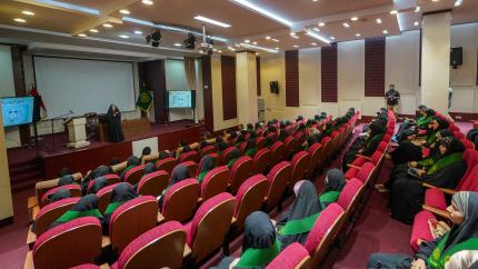 مركز النبأ العظيم للتربية والتعليم يستضيف طلبة وتدريسيات قسم التاريخ بكلية التربية للبنات
