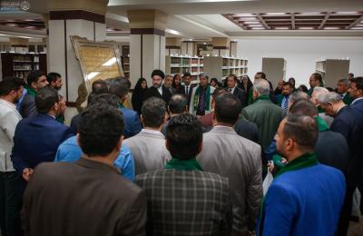 ضيوف مهرجان الاحتفاء باليوم العالمي للغة العربية يطّلعون على المصادر العلمية في مكتبة الروضة الحيدرية