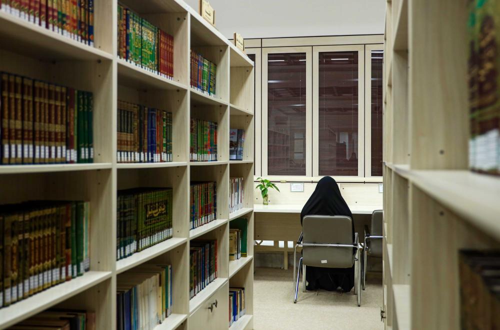 دعماً منها لطالبات البحث العلمي .. المكتبة النسوية في العتبة العلوية المقدسة توفّر خدمات متكاملة على مدار الساعة