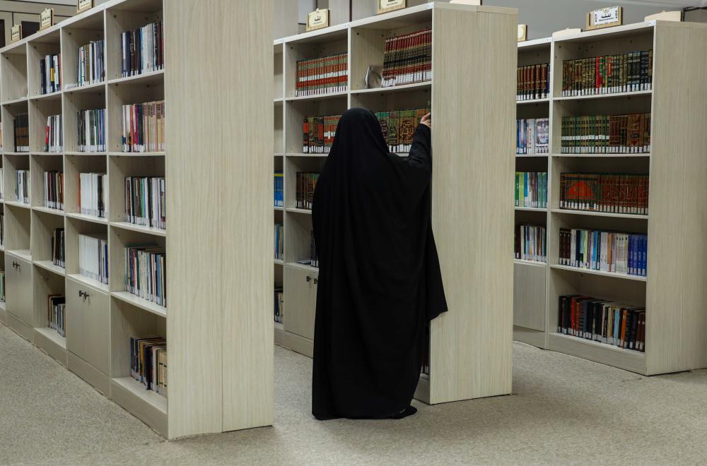 دعماً منها لطالبات البحث العلمي .. المكتبة النسوية في العتبة العلوية المقدسة توفّر خدمات متكاملة على مدار الساعة